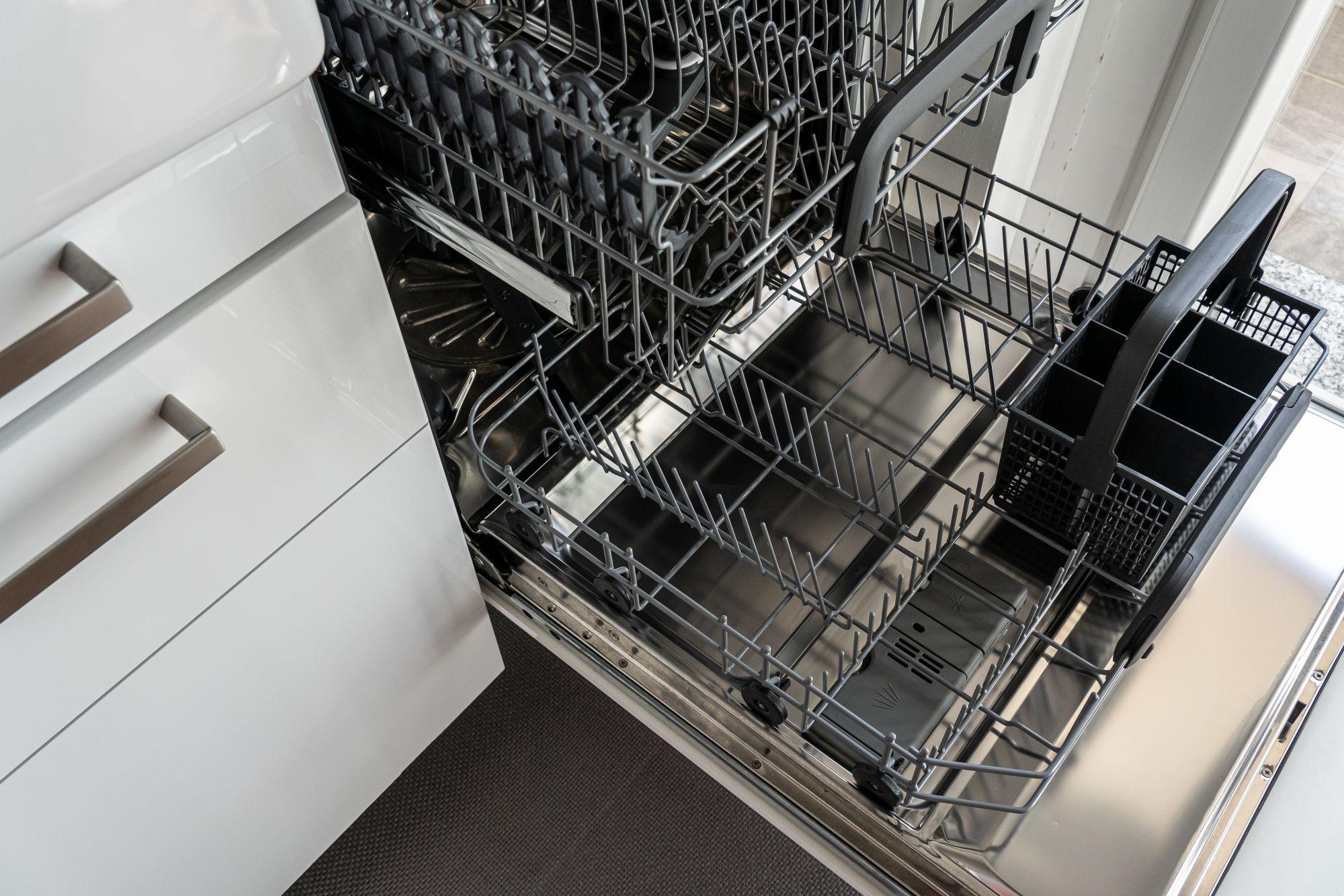 A Bloomingdale Homeowner’s Guide to Disposals and Dishwashers