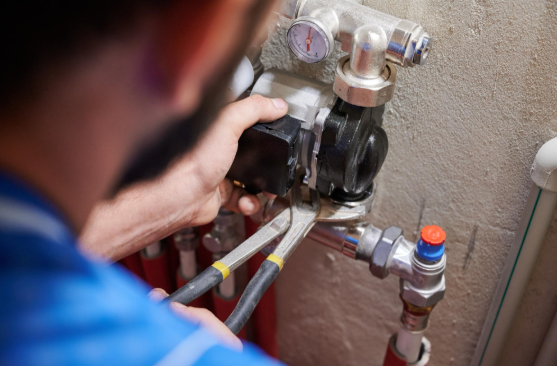 What to do in a plumbing emergency before the plumber arrives in Overland Park, KS